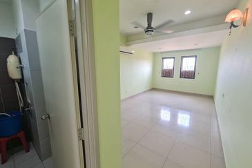 Maple Red, Adda Heights