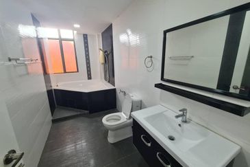 Maple Red, Adda Heights