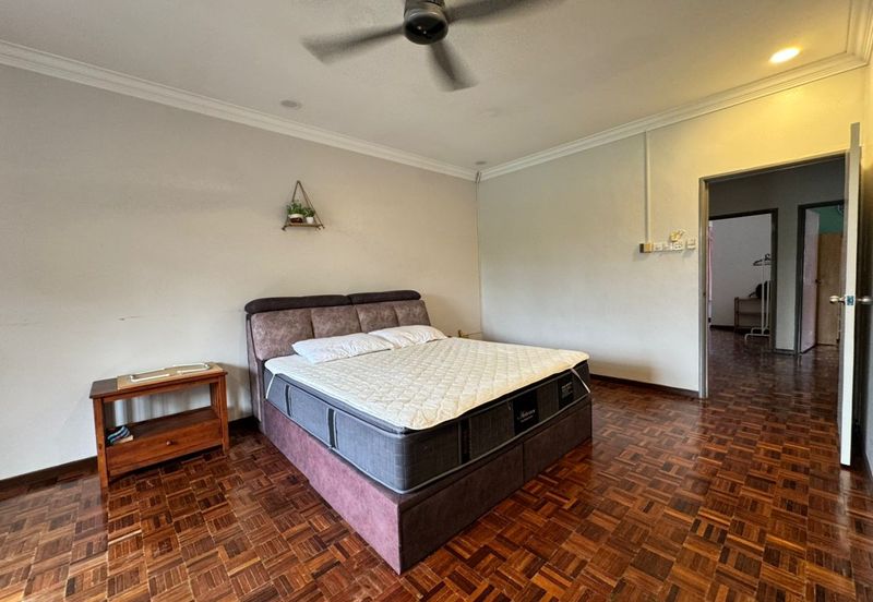 Jalan Mutiara Emas 2