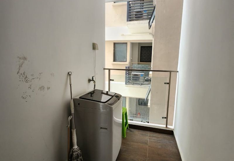 Baypoint @ Country Garden Danga Bay