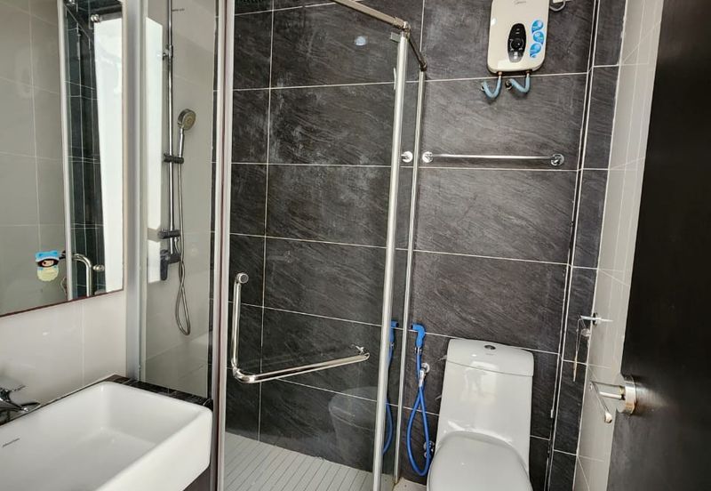 Baypoint @ Country Garden Danga Bay