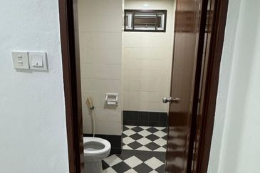 Bangunan Duta Impian (The Embassy Suites)