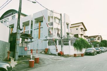 Kampung Sungai Kayu Ara