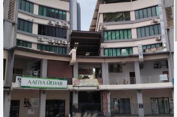 Henna Residence @ The Quartz