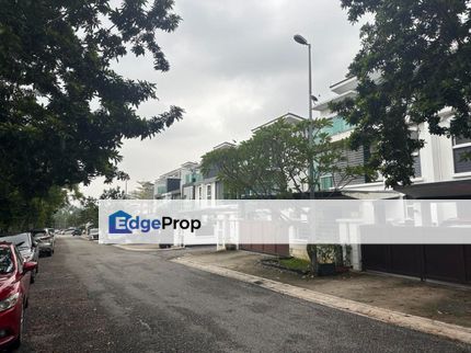 Facing Garden Extra Parking Space Big Balcony With Small Pool, Selangor, USJ Heights