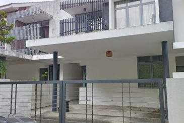 Summerglades, Perdana Lakeview West