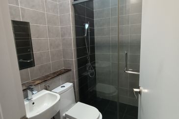 Summerglades, Perdana Lakeview West