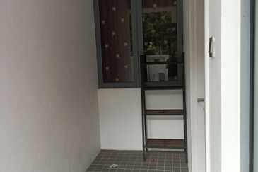 Summerglades, Perdana Lakeview West