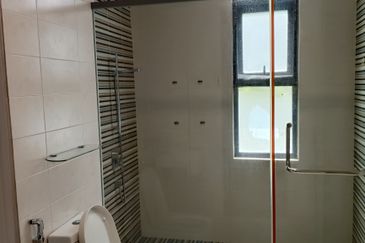 Summerglades, Perdana Lakeview West