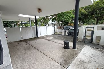 Summerglades, Perdana Lakeview West