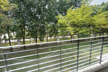 Summerglades, Perdana Lakeview West