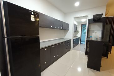 Summerglades, Perdana Lakeview West