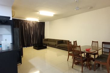 Summerglades, Perdana Lakeview West