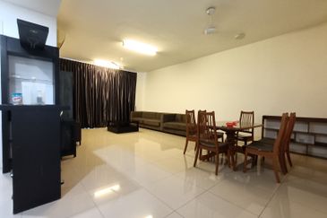 Summerglades, Perdana Lakeview West