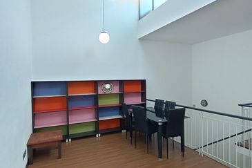 Summerglades, Perdana Lakeview West