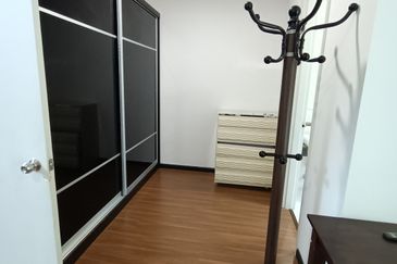 Summerglades, Perdana Lakeview West