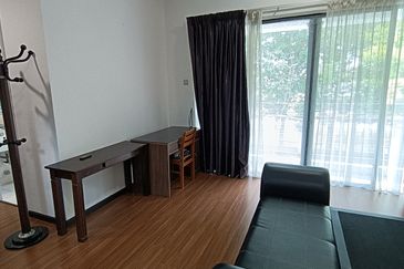 Summerglades, Perdana Lakeview West