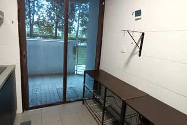 Summerglades, Perdana Lakeview West