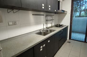 Summerglades, Perdana Lakeview West