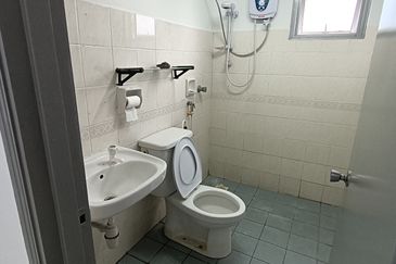 Nice view unit high floor unblock view @ pantai hillpark 2