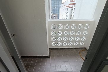 Nice view unit high floor unblock view @ pantai hillpark 2