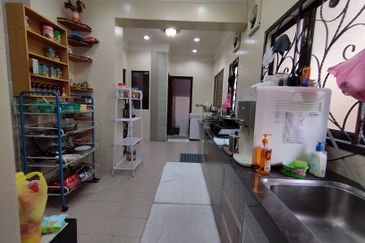 Glenmarie Cove Residence