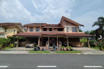 Glenmarie Cove Residence