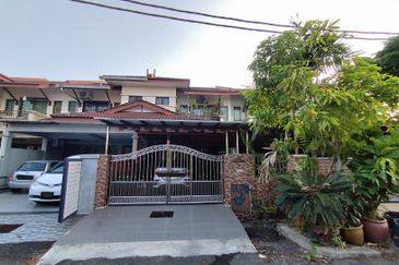 Taman Kristal, Dengkil