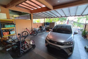 Taman Kristal, Dengkil