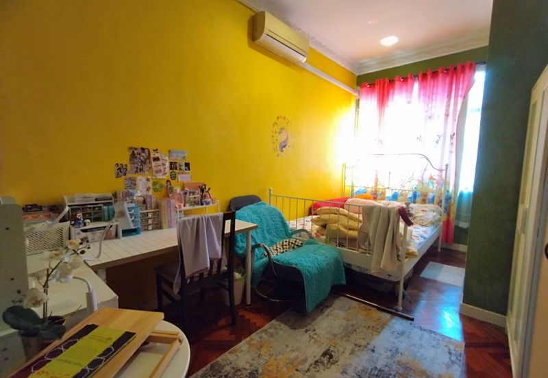 Taman Kristal, Dengkil