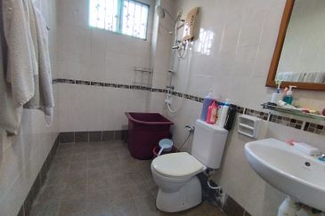 Taman Kristal, Dengkil