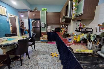 Taman Kristal, Dengkil