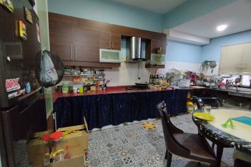 Taman Kristal, Dengkil