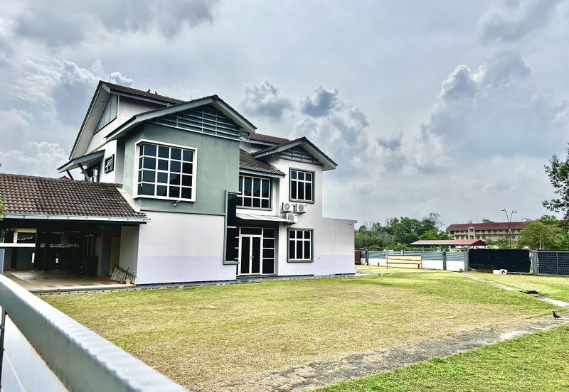 [Corner Lot] 2 Storey Bungalow @ Taman Anjung Ixora Bandar Baru Salak Tinggi Sepang 