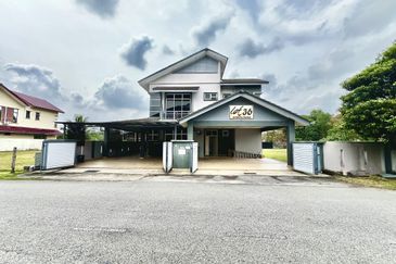 [Corner Lot] 2 Storey Bungalow @ Taman Anjung Ixora Bandar Baru Salak Tinggi Sepang 