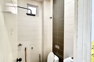 [Corner Lot] 2 Storey Bungalow @ Taman Anjung Ixora Bandar Baru Salak Tinggi Sepang 