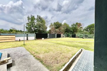 [Corner Lot] 2 Storey Bungalow @ Taman Anjung Ixora Bandar Baru Salak Tinggi Sepang 