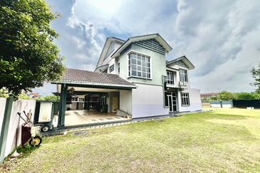 [Corner Lot] 2 Storey Bungalow @ Taman Anjung Ixora Bandar Baru Salak Tinggi Sepang 