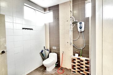 [Corner Lot] 2 Storey Bungalow @ Taman Anjung Ixora Bandar Baru Salak Tinggi Sepang 