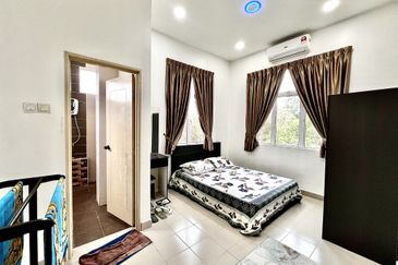 [Corner Lot] 2 Storey Bungalow @ Taman Anjung Ixora Bandar Baru Salak Tinggi Sepang 