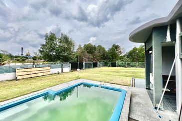 [Corner Lot] 2 Storey Bungalow @ Taman Anjung Ixora Bandar Baru Salak Tinggi Sepang 