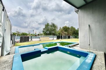 [Corner Lot] 2 Storey Bungalow @ Taman Anjung Ixora Bandar Baru Salak Tinggi Sepang 