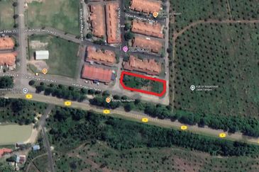 9 Tanah Lot Perniagaan Taman Pinggiran Felda Sungai Kelamah, Gemas