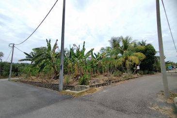 9 Tanah Lot Perniagaan Taman Pinggiran Felda Sungai Kelamah, Gemas