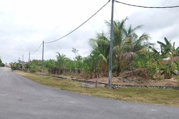 9 Tanah Lot Perniagaan Taman Pinggiran Felda Sungai Kelamah, Gemas