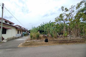 9 Tanah Lot Perniagaan Taman Pinggiran Felda Sungai Kelamah, Gemas