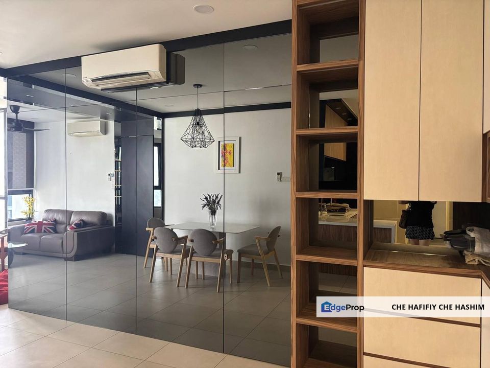 FULLY RENOVATED & FULLY FURNISHED KL GATEWAY PREMIUM RESIDENCE CONDOMINIUM, Kuala Lumpur, Bangsar South