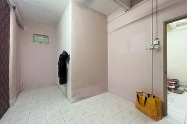 [Extended | Renovated] 2 Storey Terrace @ Taman Sri Damar Mantin