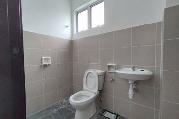 [Endlot | Extra Land Side & Back] Double Storey Taman Semarak Warisan @ Sepang