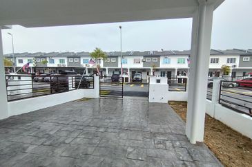 [Endlot | Extra Land Side & Back] Double Storey Taman Semarak Warisan @ Sepang